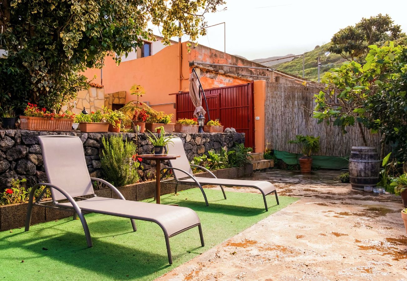 Casa en Buenavista del Norte - Live Buenavista El Palmar casa con jardin 