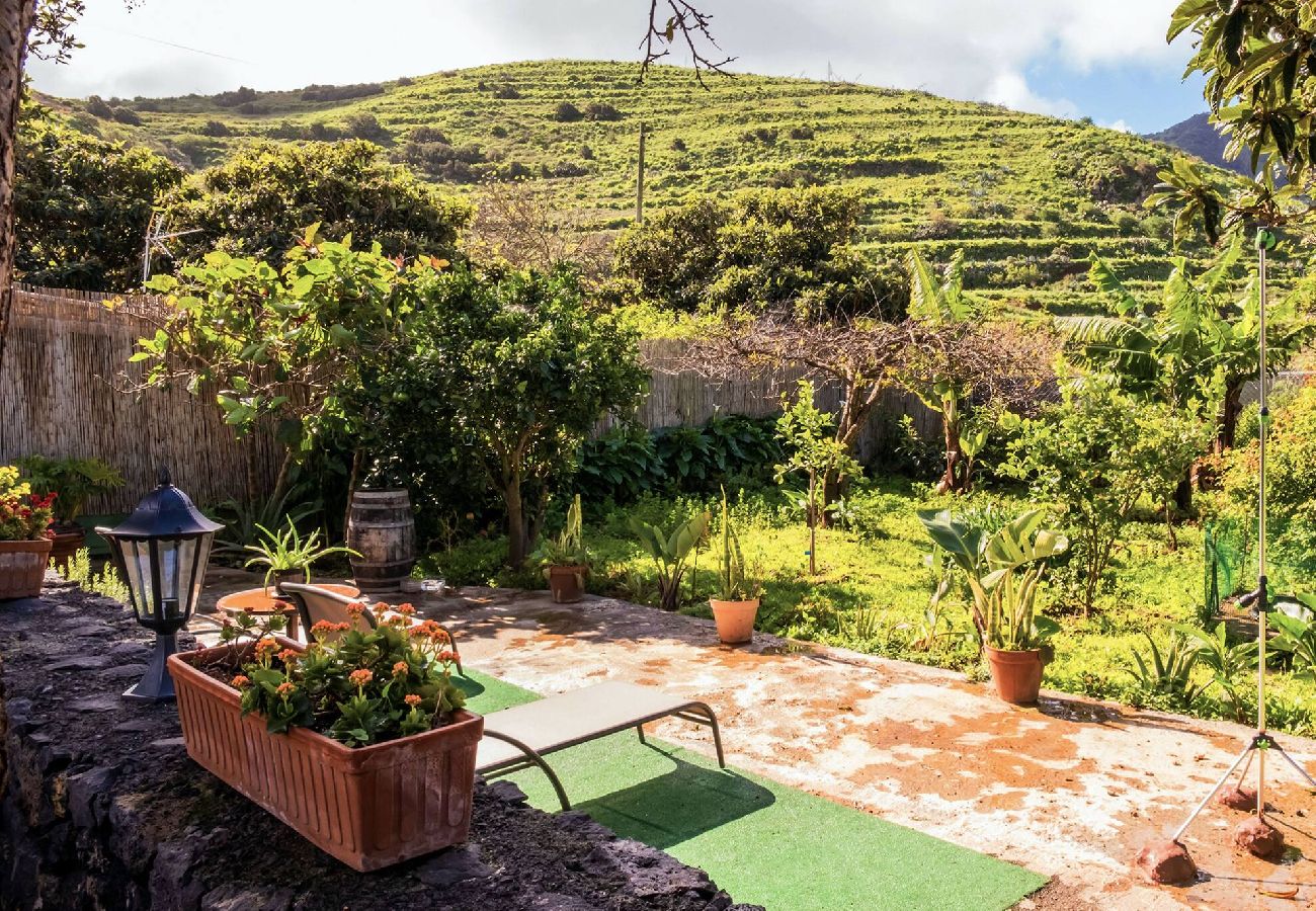 Casa en Buenavista del Norte - Live Buenavista El Palmar casa con jardin 