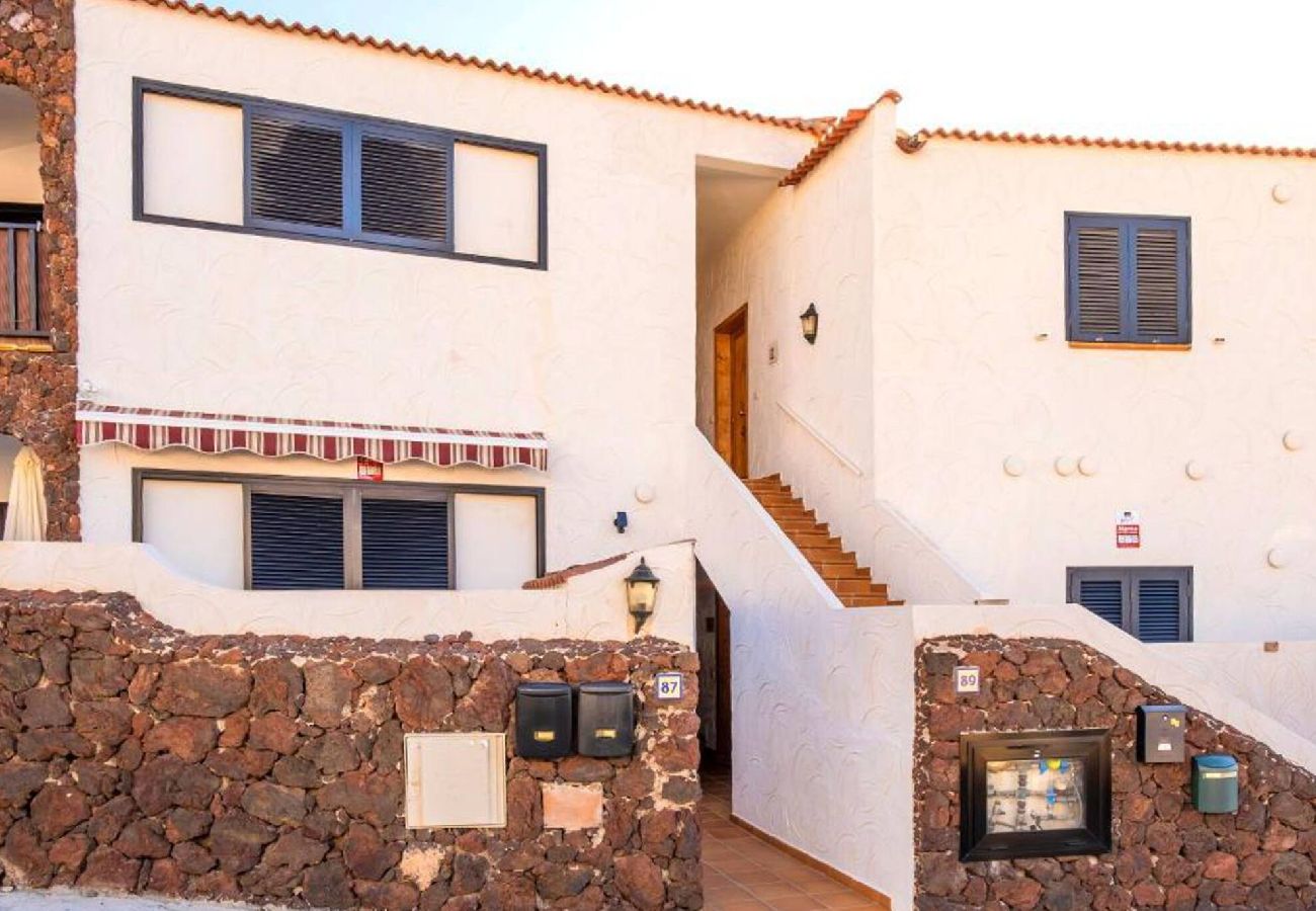 Casa en Poris de Abona - Live Poris Begonia 87 con terraza y vista al mar 